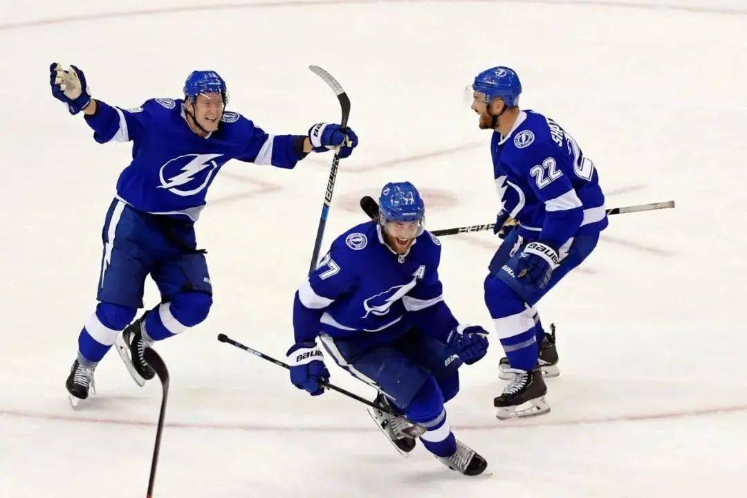 九游游戏盒-赛艇总决赛，塞外玄武队与滇池闪电队强势横扫，VAR改判成焦点！观赏性拉满的简单介绍