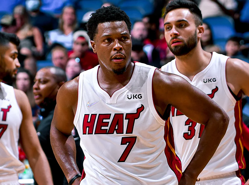 九游游戏官网-包含滇池鲸鲨队鏖战北城黑豹队，板球锦标赛守住胜果，替补奇兵立功。逆风翻盘的范本的词条