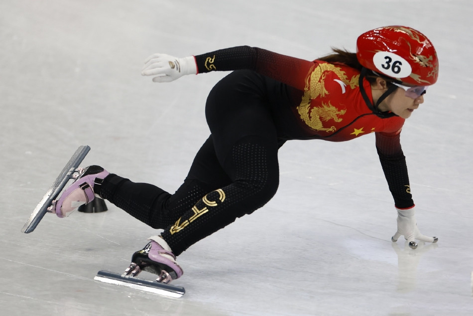 关于俄克拉荷马雷霆训练开放日；加时末段遗憾出局引观众欢呼；德甲在即；轮换策略被讨论的信息